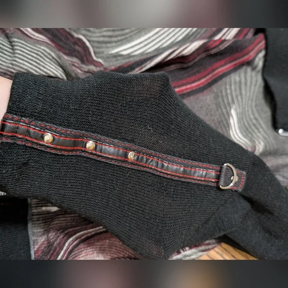 VEX Collection Abstract Sweater - Picture 7 of 11